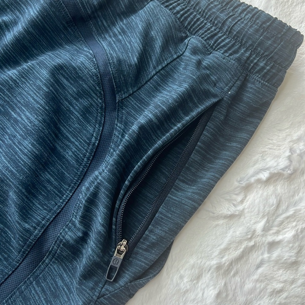 LULULEMON PACE BREAKER LINERLESS SHORT ~ SIZE SMALL - Picture 9 of 14
